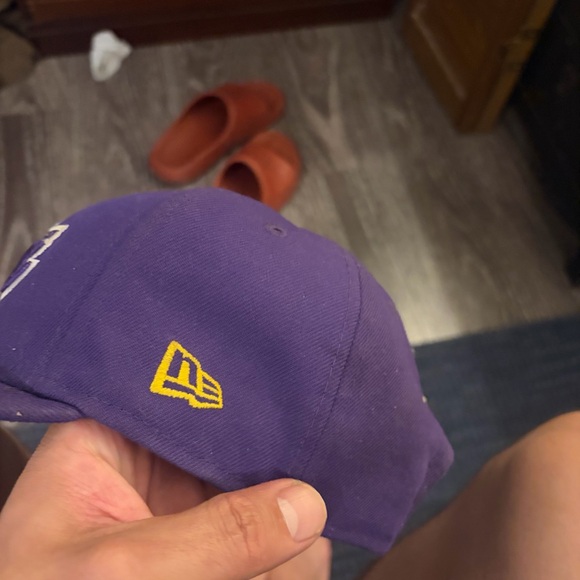 Los Angeles Lakers Purple and Gold Snapback Hat with patches - Picture 3 of 6